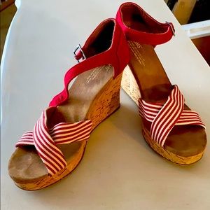 Toms wedges size 10